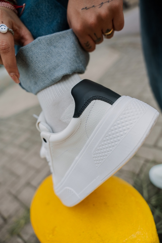 Leonika Essential Black